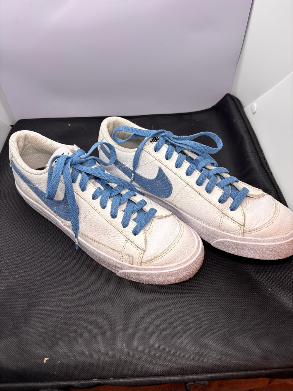 Nike White Leather Low-Top Sneakers with Blue Swoosh and Laces